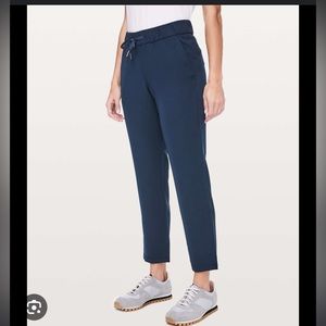 Lululemon On The Fly 7/8 Jogger Navy Blue Size 4